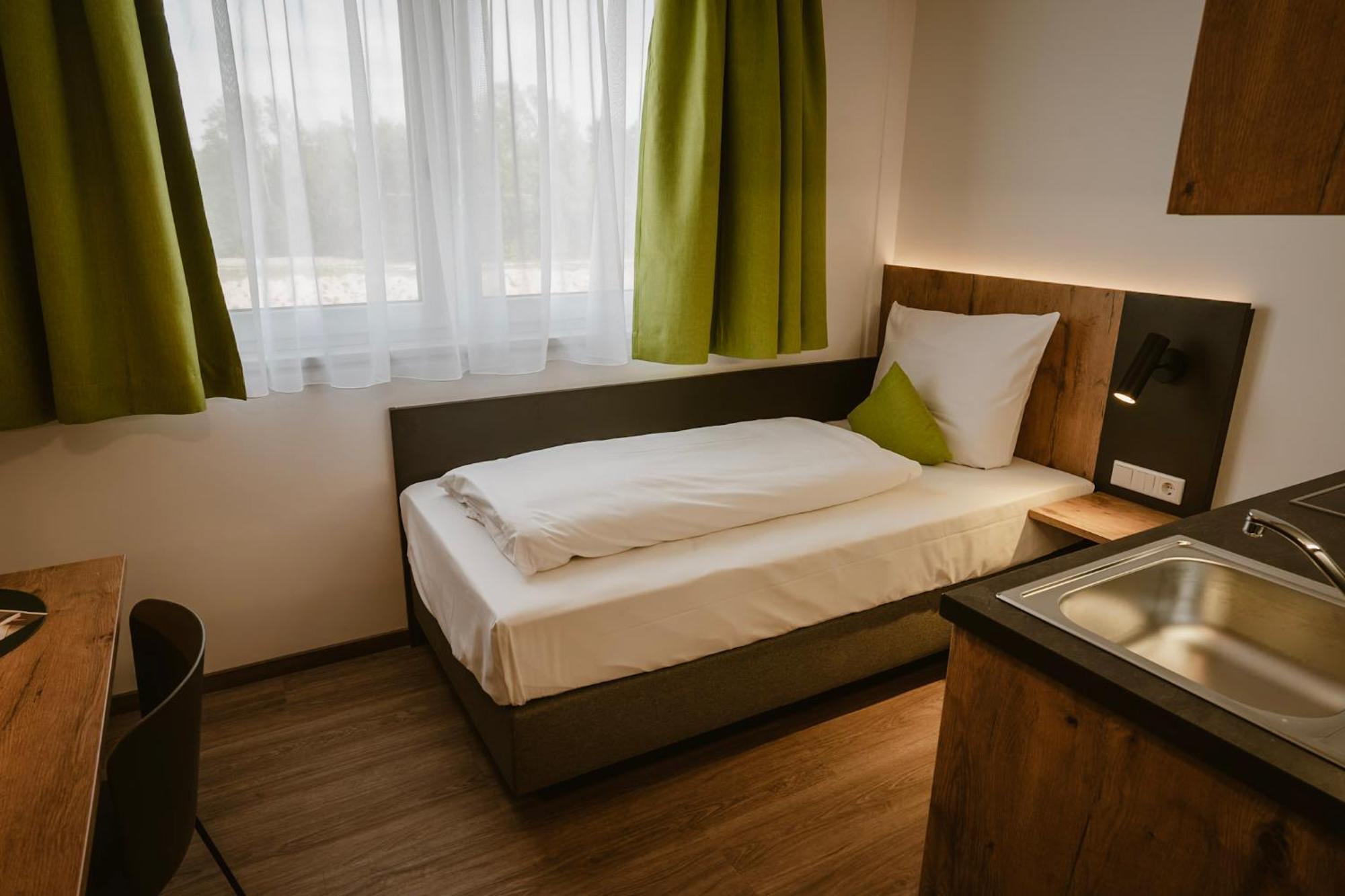 Motel Sleep Inn Toging am Inn Exteriör bild