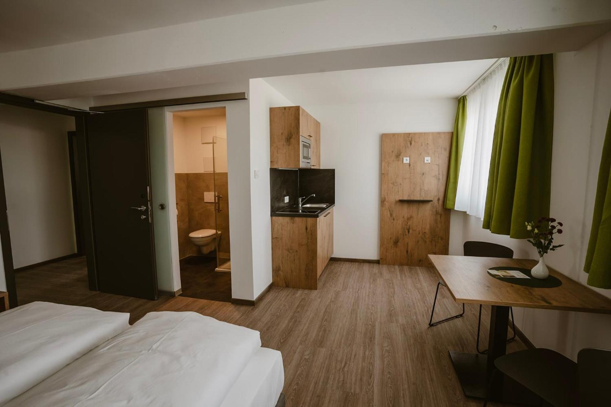 Motel Sleep Inn Toging am Inn Exteriör bild