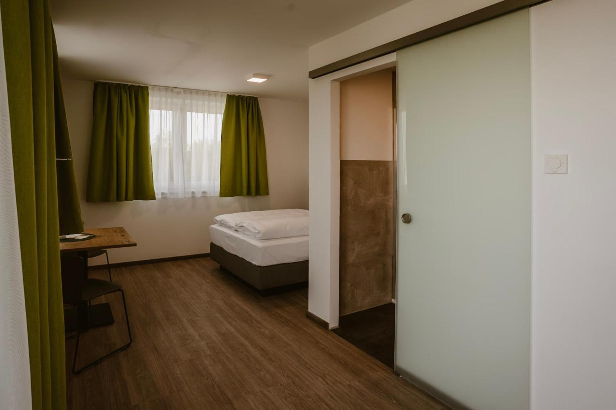 Motel Sleep Inn Toging am Inn Exteriör bild